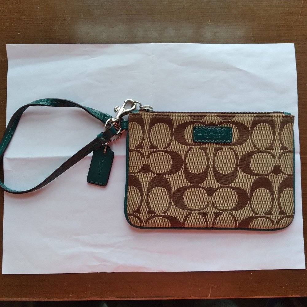 ✨ 1 HOUR SALE!!! ✨ Coach wristlet